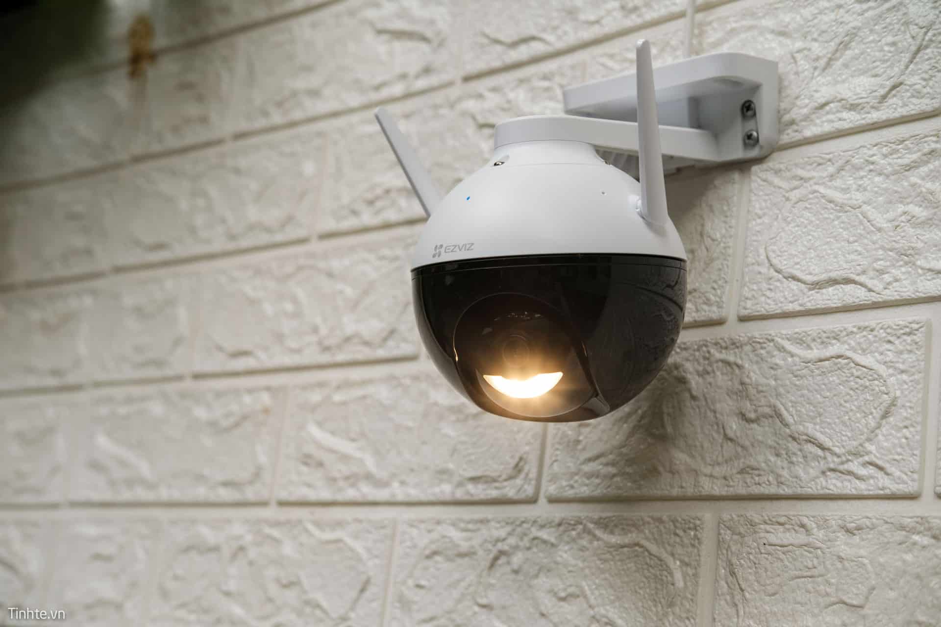 Camera Wifi EZVIZ C8C xoay thông minh HD1080P 2