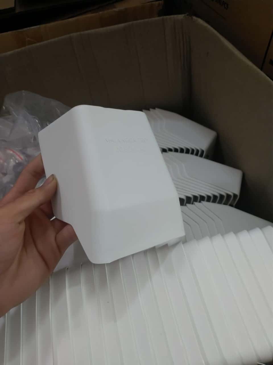 Vỏ che camera ngoài trời IMOU và EZVIZ bằng nhựa PVC 53